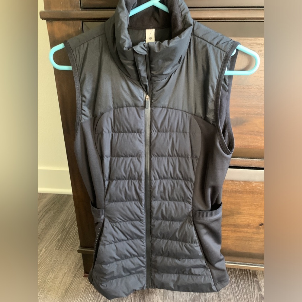 Lululemon black Womens vest size 6